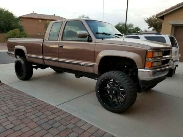 custom build. 6.0 ls, nv4500, 4x4, a/c, heat, lifted, big wheels, and more!
