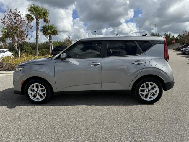 2022 kia soul lx