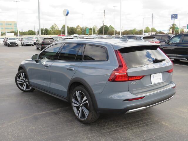 2023 volvo v60 cross country b5 plus