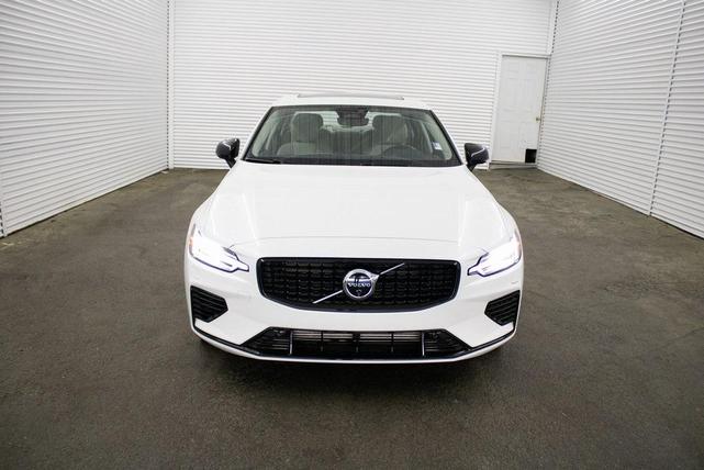 2024 volvo s60 recharge plug-in hybrid t8 plus dark theme