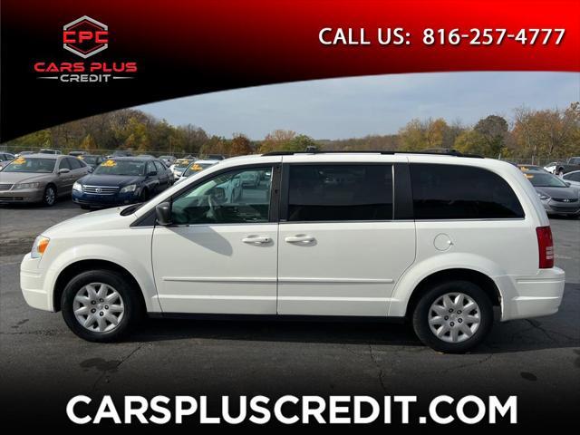 2010 chrysler town & country lx