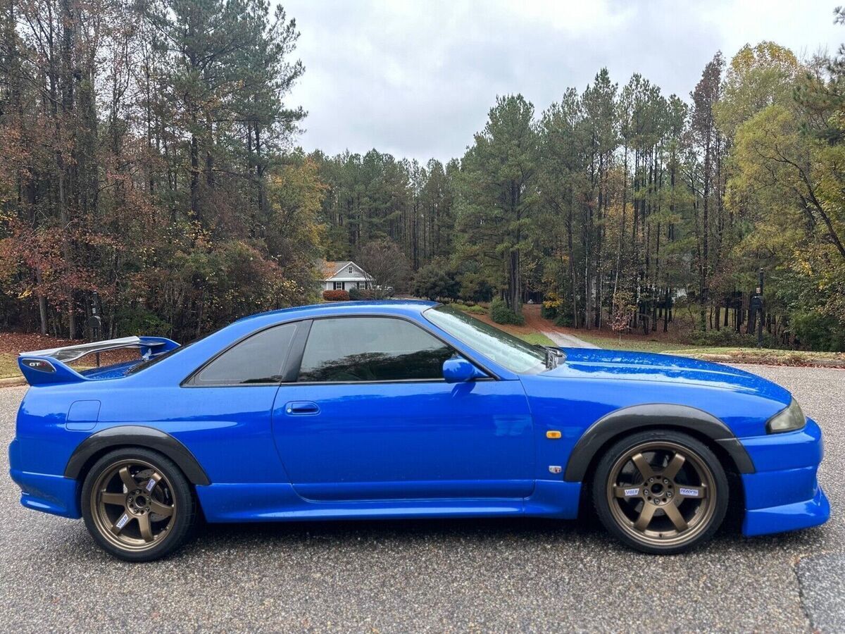 1980 nissan skyline blue r33 gt-r vspec