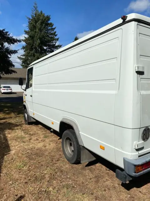 1988 mercedes-benz van 609d t2