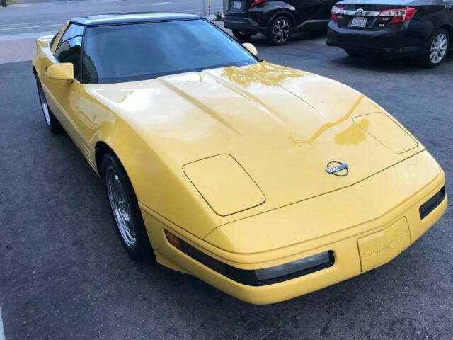 clean california rust free chevy corvette hard to find yellow/black rare color