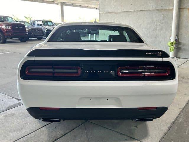 2022 dodge challenger in hialeah, florida