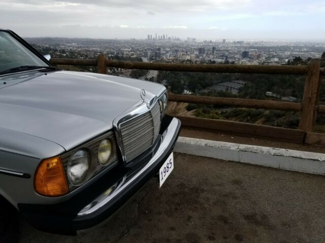 rare 1985 silver mercedes w123 300tdt wagon - dark blue int - new driver's seat