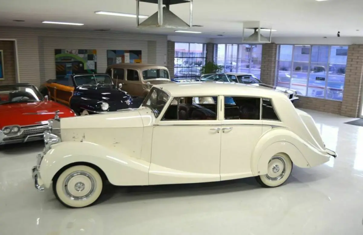 1951 rolls-royce silver wraith hooper touring limousine 57185 miles white man