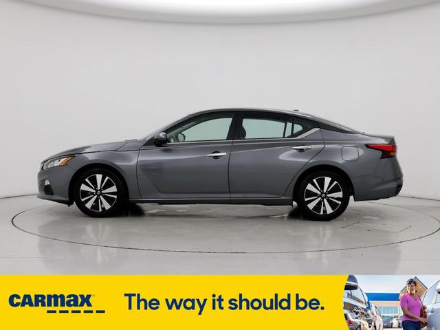 2022 nissan altima sv