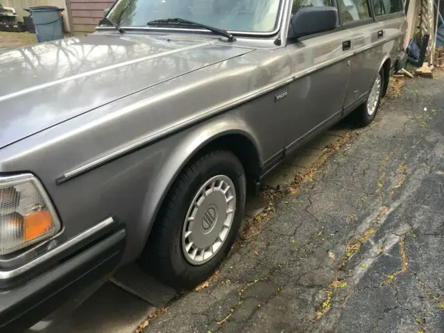 1988 volvo 240 dl wagon - classic volvo runs great, new tires - no reserve!