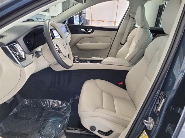2023 volvo xc60 b5 plus bright theme