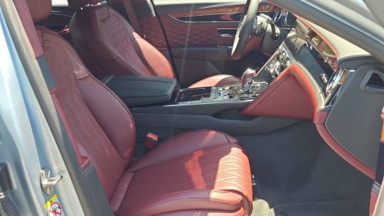 2023 Bentley Flying Spur azure v8