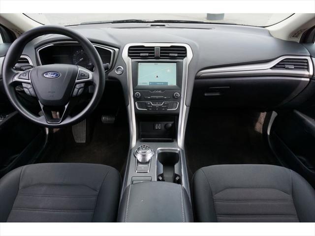 2020 ford fusion se