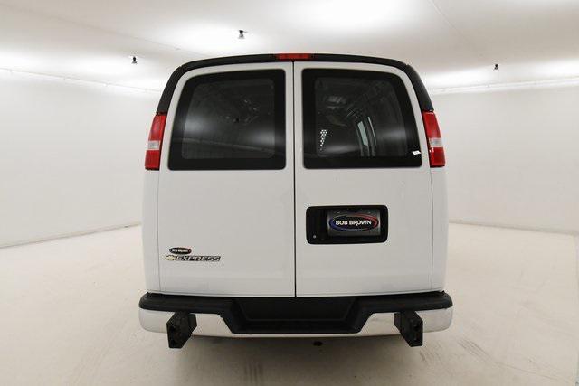 2022 chevrolet express 2500 rwd 2500 regular wheelbase wt