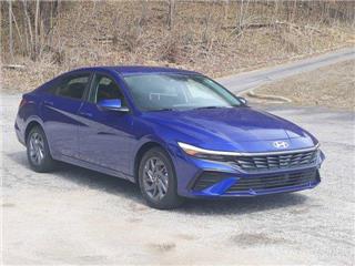 2024 Hyundai Elantra blue