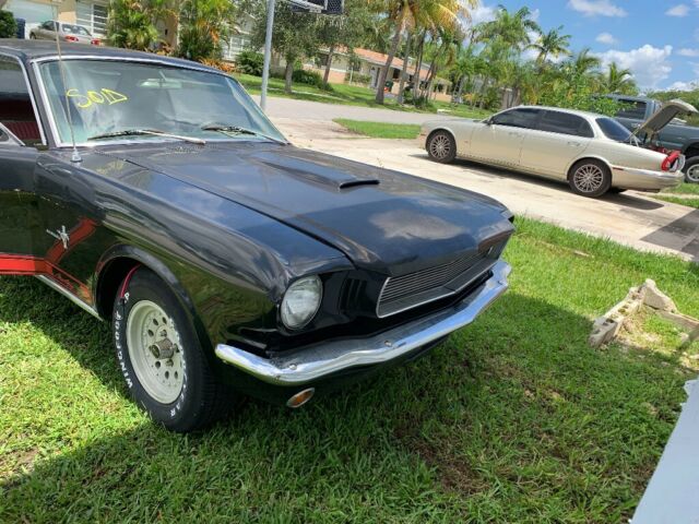 1966 ford mustang 6 cylinder 200cid, it has some rust on the body , but the floo