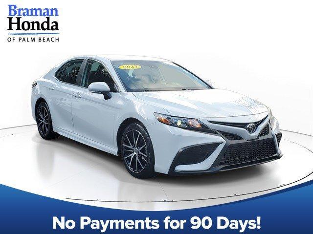 2023 toyota camry se