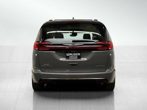 2022 chrysler pacifica limited front-wheel drive passenger van in hopkins, minnesota