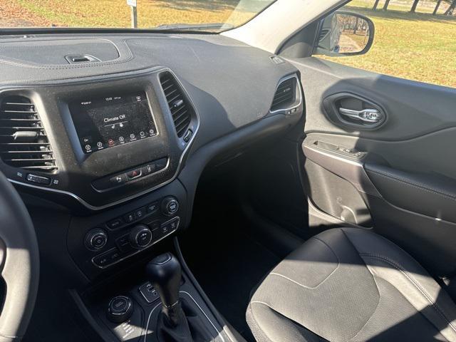 2021 jeep cherokee latitude lux