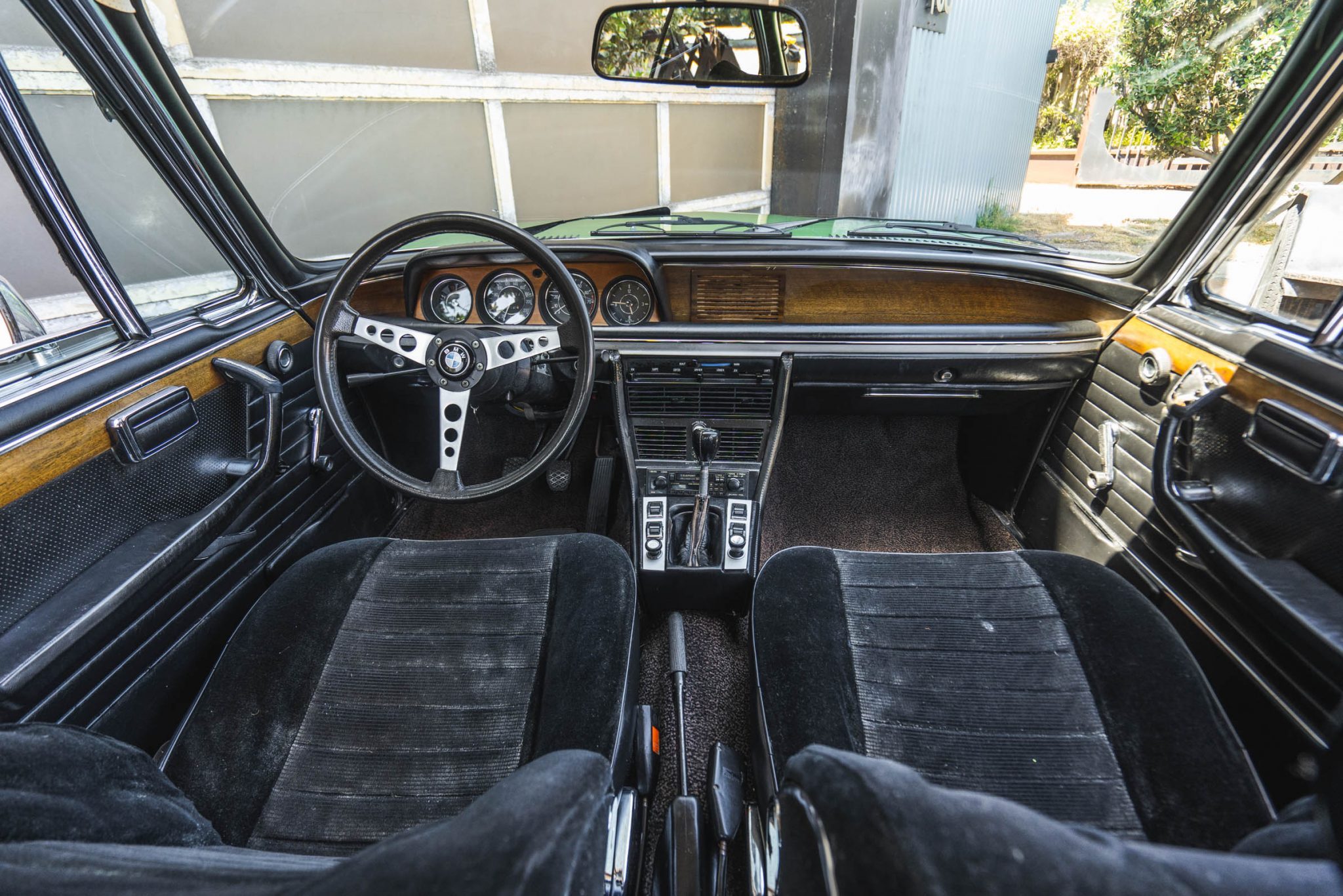 1975 bmw 3.0cs 4-speed project