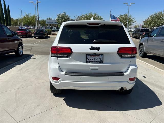2022 jeep grand cherokee laredo