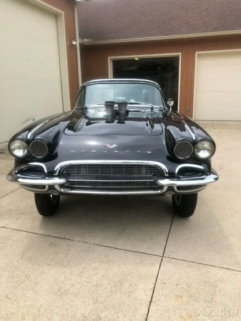 1961 chevrolet corvette gasser , electric stacked 502ci v8 engine, best of show