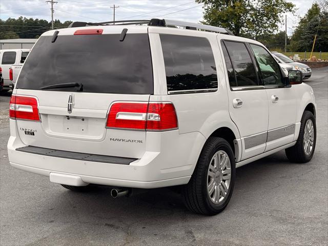 2013 lincoln navigator base