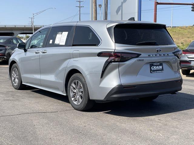 2023 toyota sienna le