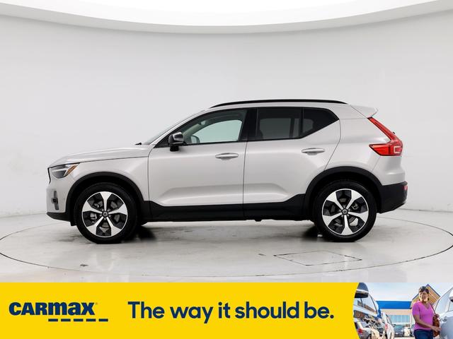 2024 volvo xc40 b5 plus dark theme