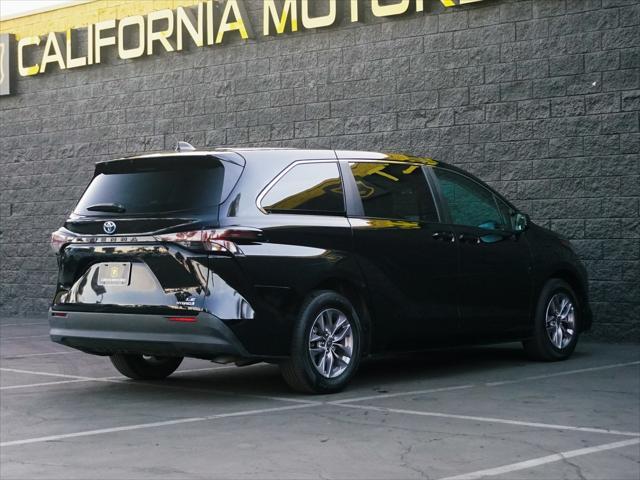2023 toyota sienna le