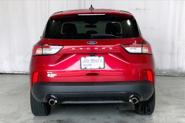 2022 ford escape se