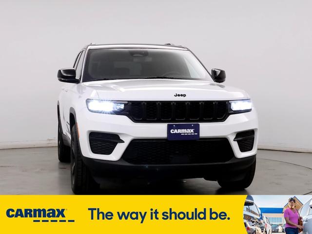 2022 jeep grand cherokee altitude