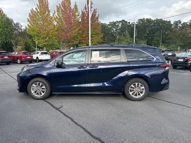 2022 toyota sienna le