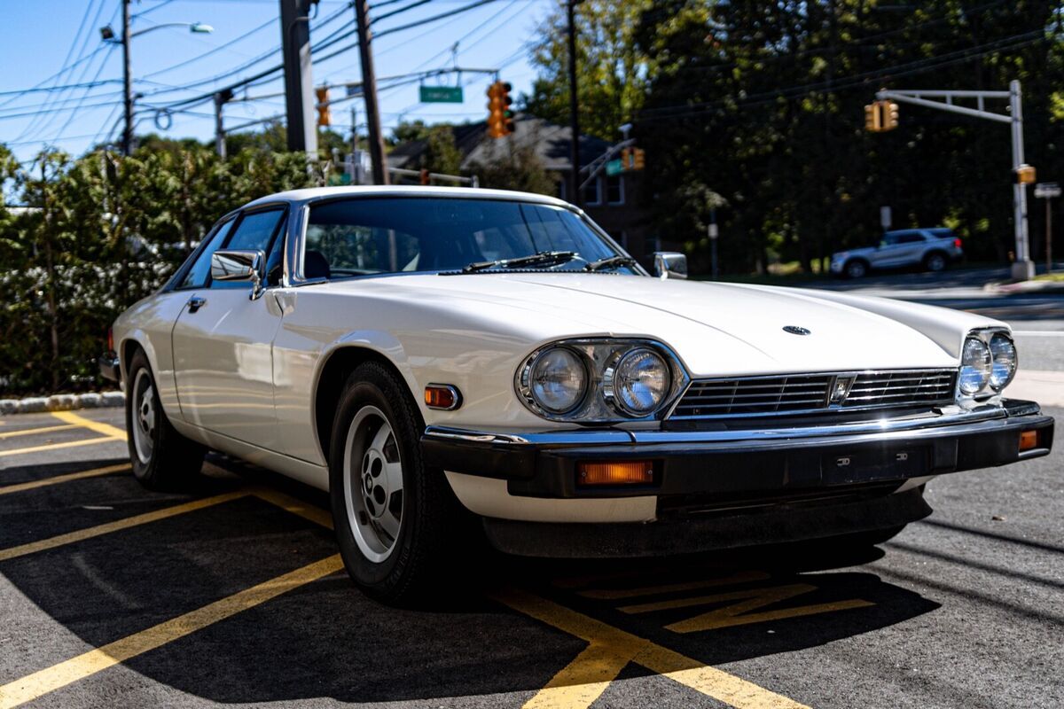 1982 jaguar xjs he v12 white on black...must see!