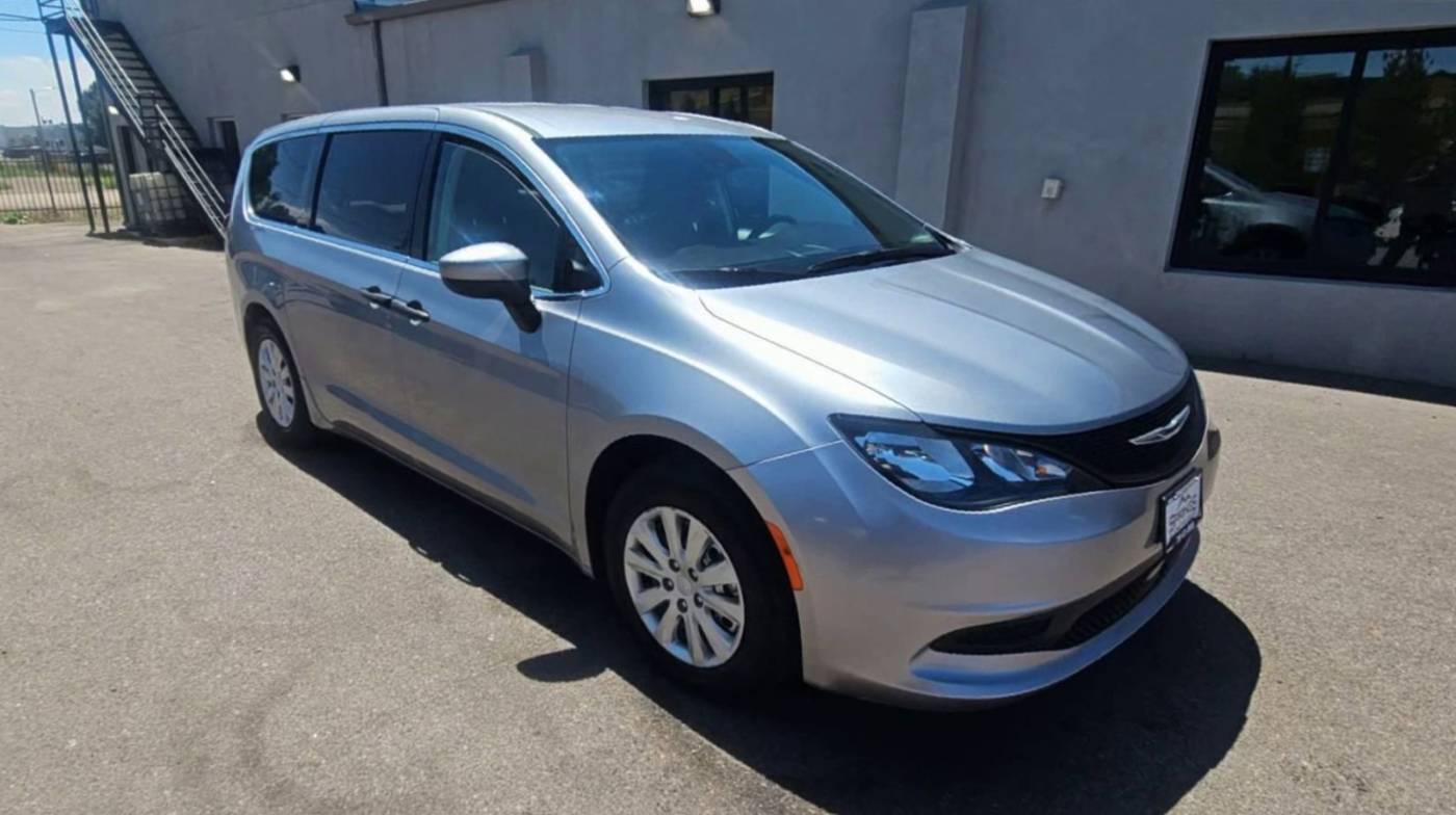 2021 chrysler voyager l