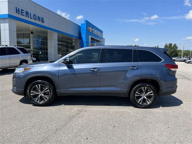 2019 toyota highlander le
