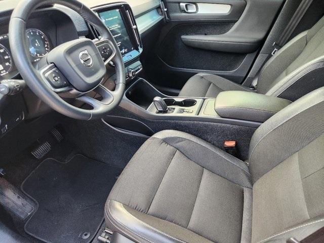 2020 volvo xc40 t4 momentum