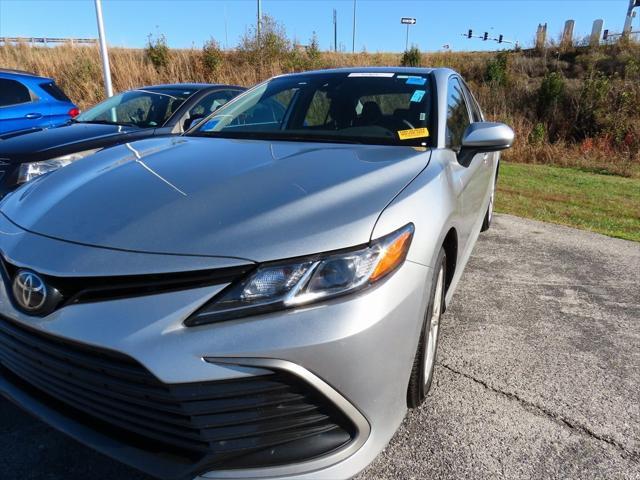 2024 toyota camry le