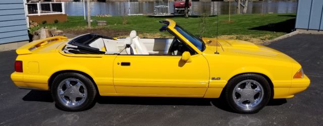 1993 ford mustang lx convertible "feature car" - very rare!!