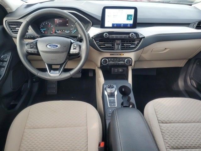 2022 ford escape se