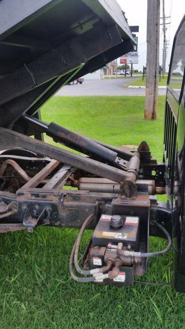 1984 pickup with dump bed & pto