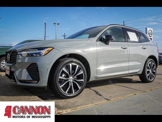 2024 volvo xc60 b5 plus dark theme