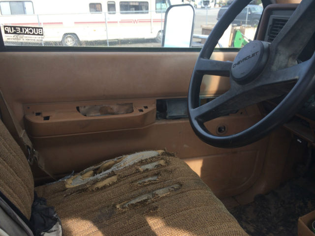 1991 chevrolet utility truck 3500 heavy duty with pipe rack- no reserve!!!