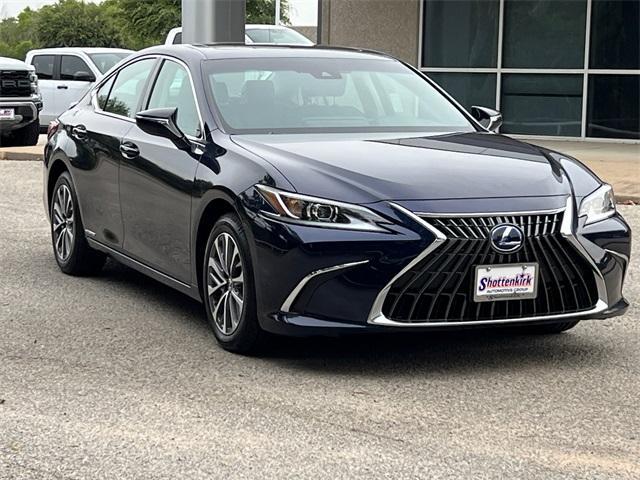 2022 lexus es 300h base