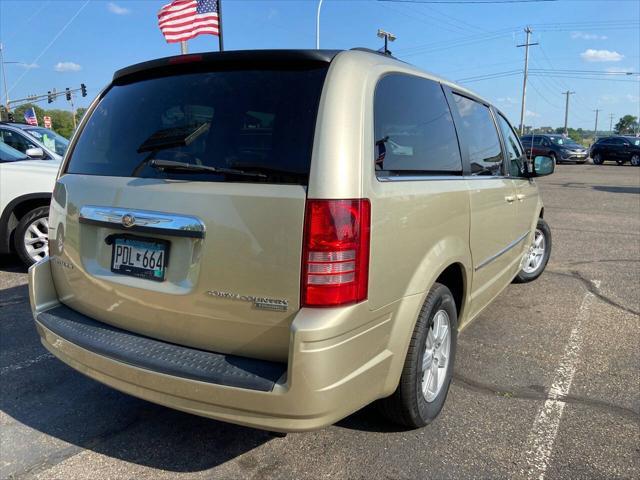 2010 chrysler town & country touring