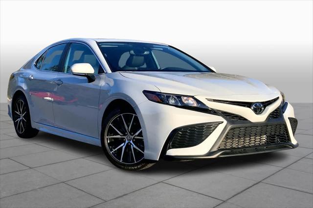 2022 toyota camry se