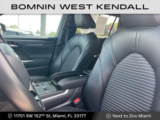 2022 toyota highlander xse