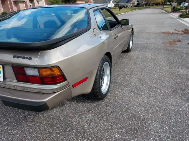 1983 944 porsche