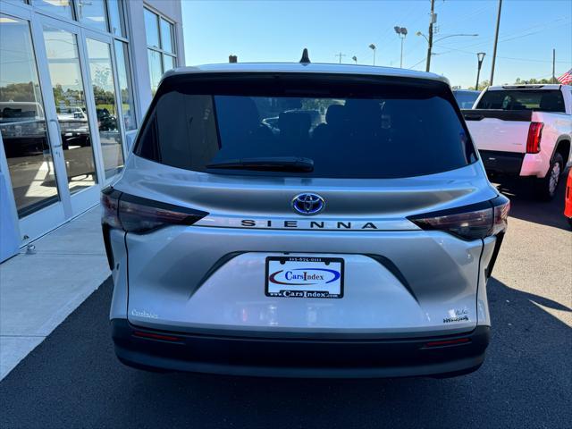 2023 toyota sienna le