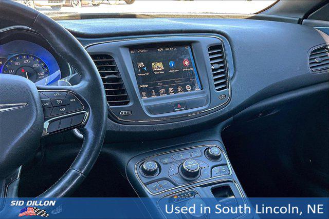 2015 chrysler 200 s