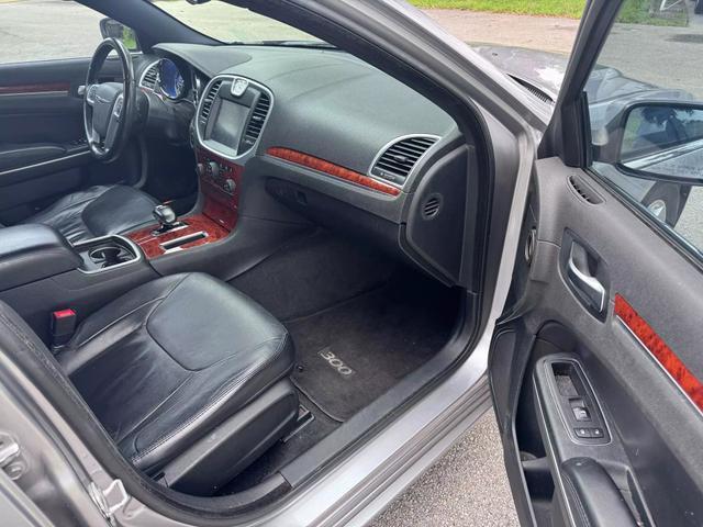 2014 chrysler 300 base